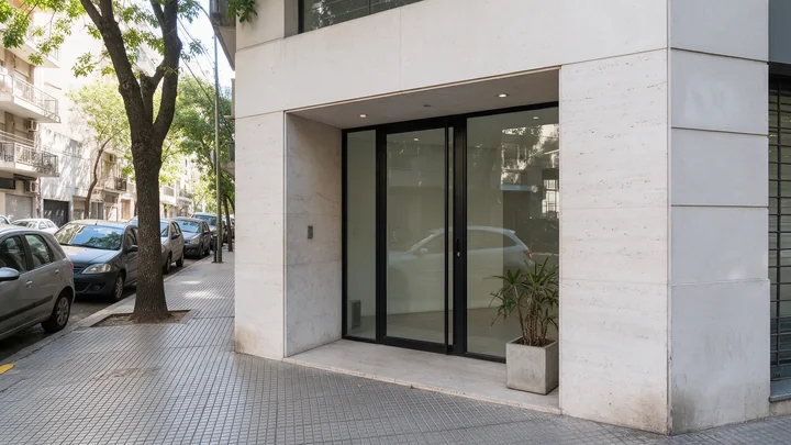 La entrada de la oficina de [NOMBRE]